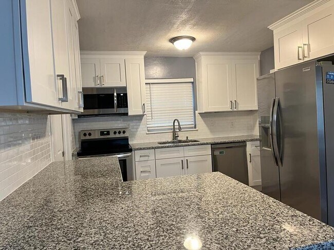Foto del edificio - 1431 E 75th Terrace