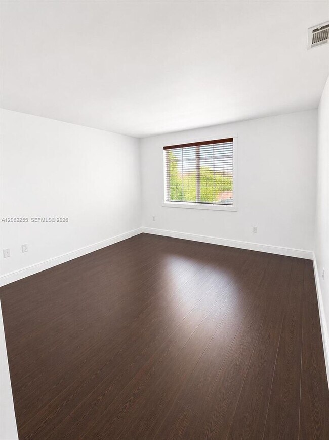 Building Photo - 9879 SW 118th Pl