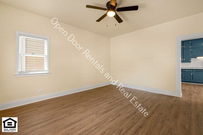 Foto del edificio - 920 W Jefferson Blvd