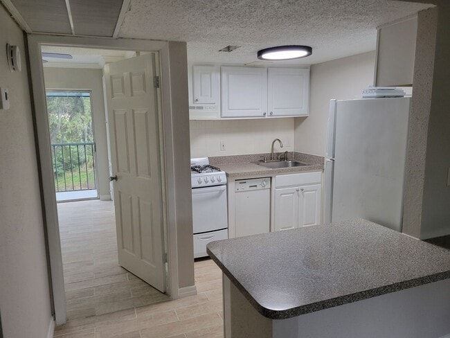 Building Photo - AVAILABLE in March! Waterside at Cranes Ro...