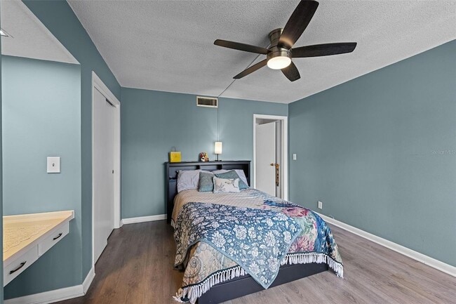 Foto del edificio - 260 Crown Oaks Way