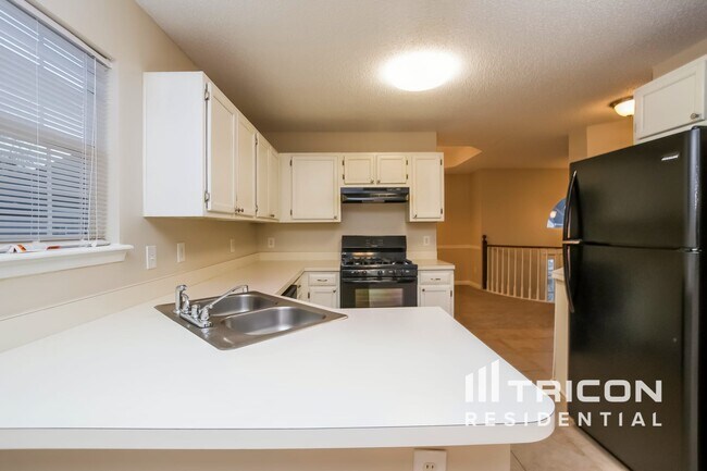 Building Photo - 5002 Ceylon Dr