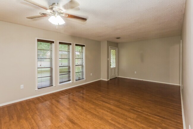 Foto del edificio - 1204 Manchester Dr