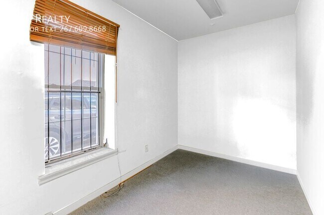 Building Photo - 617 S 18th St