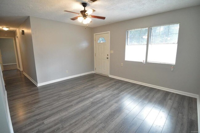 Building Photo - 2140 Cherrywood Dr