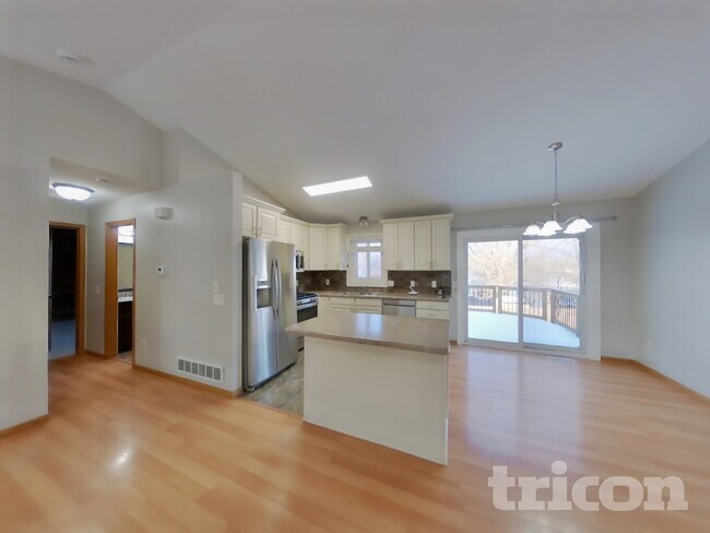 Foto del edificio - 3967 156th St W