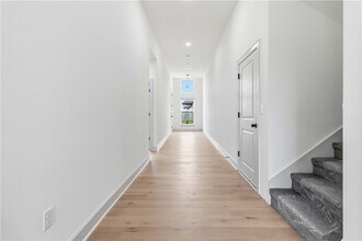 Building Photo - 920 Trestle Ln