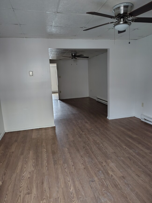 Sala de estar - 416 W Poplar St