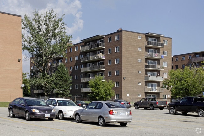 Primary Photo - 53 Mcmurchy Ave N