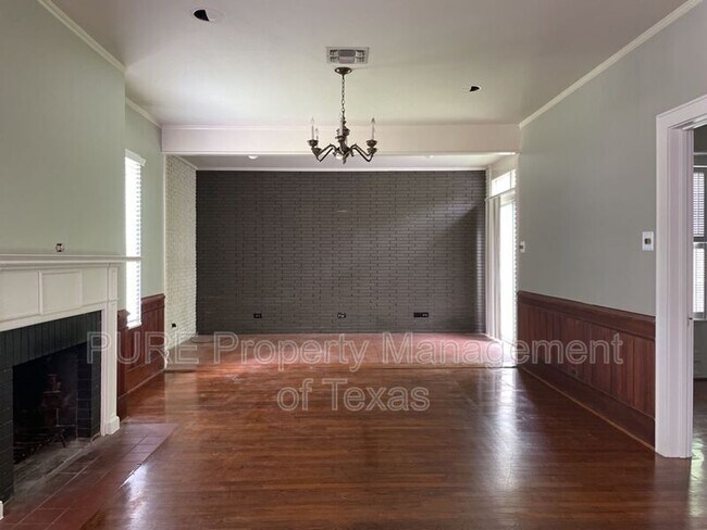 Foto del edificio - 1307 W Lake Dr