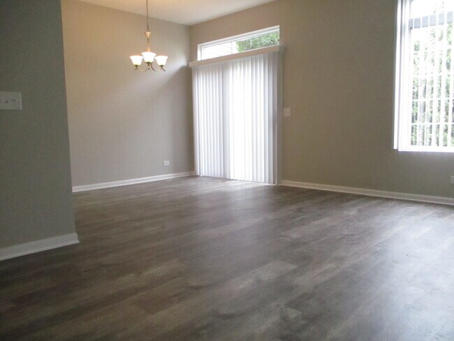 Building Photo - 989 Mesa Dr