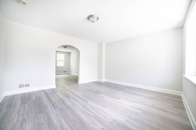 Foto del edificio - 7475 School Ave