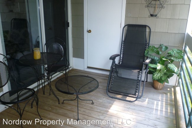 Foto del edificio - 102 Water Pointe Ct