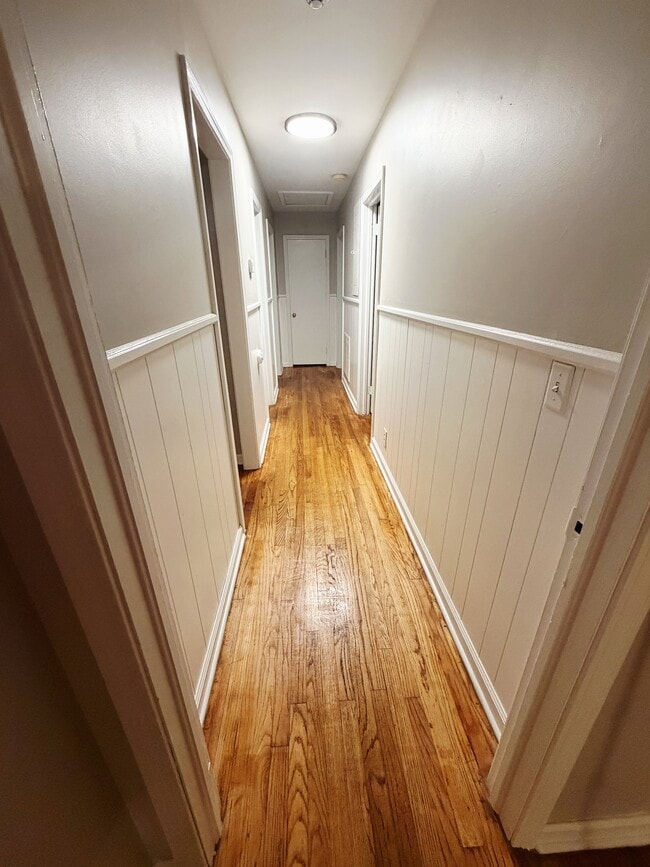 Foto del edificio - 1705 Elmwood Rd