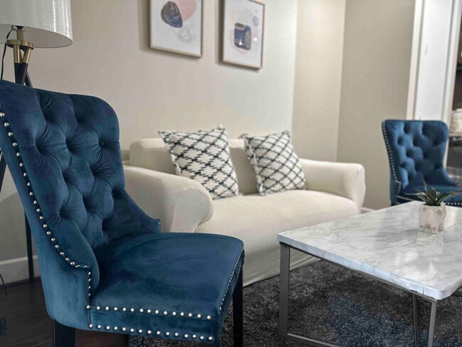 Building Photo - 12848 Queensbury Ln