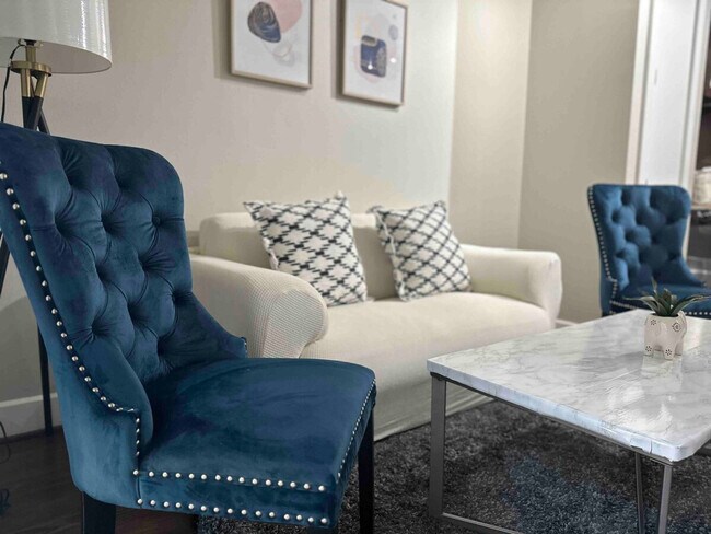 Building Photo - 12848 Queensbury Ln