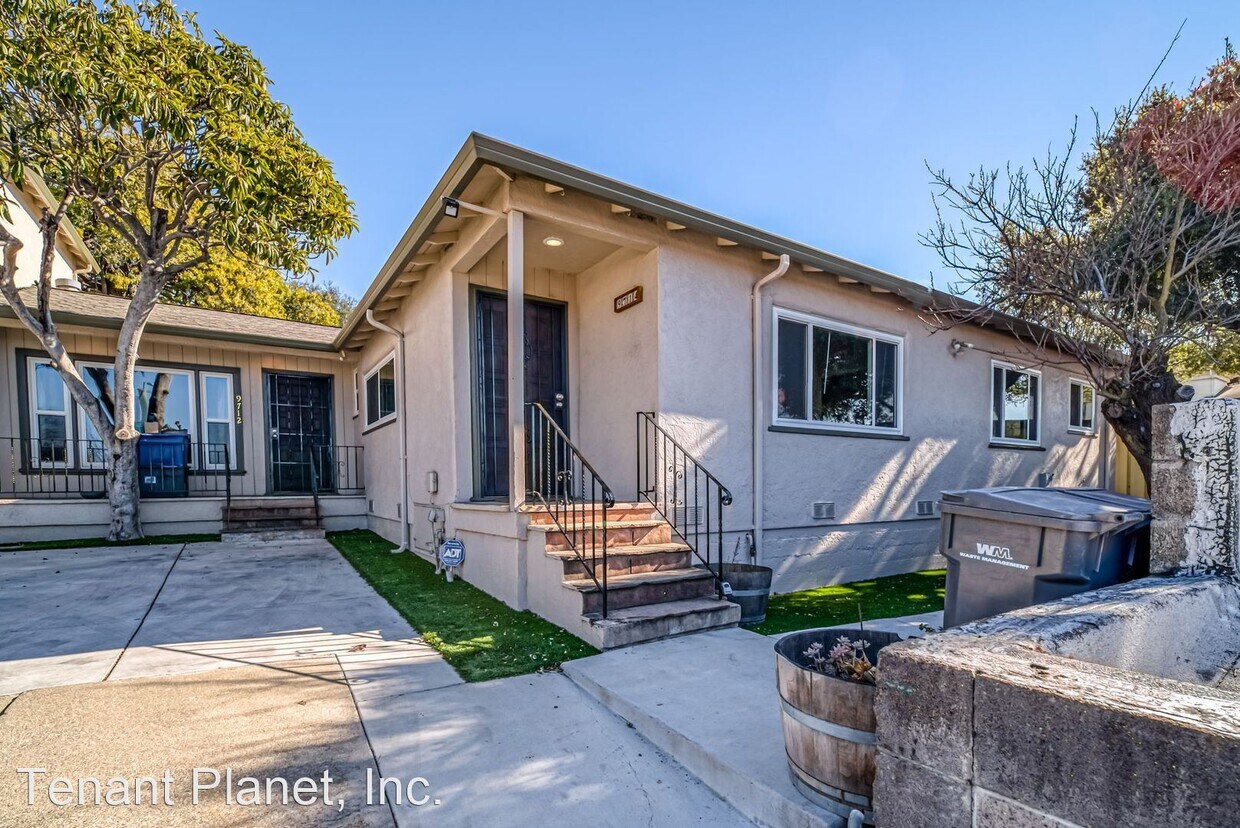 Primary Photo - 2 br, 1 bath House - 9714 MacArthur Blvd
