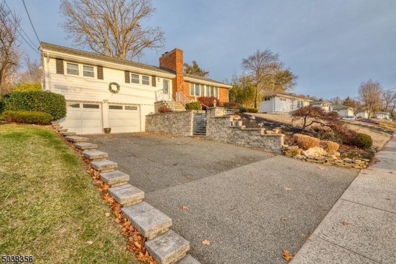 Primary Photo - 266 Fairview Ave