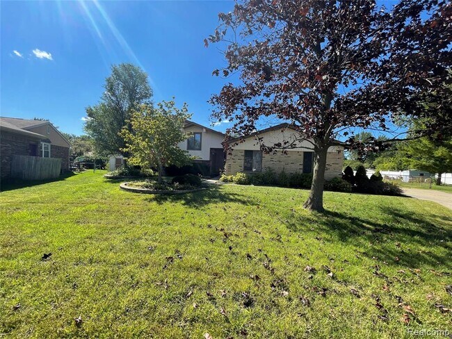Building Photo - 8687 Westchester Ln
