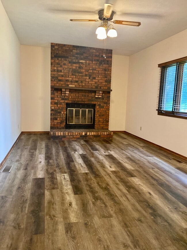 Family Room - 120 Bunn Dr