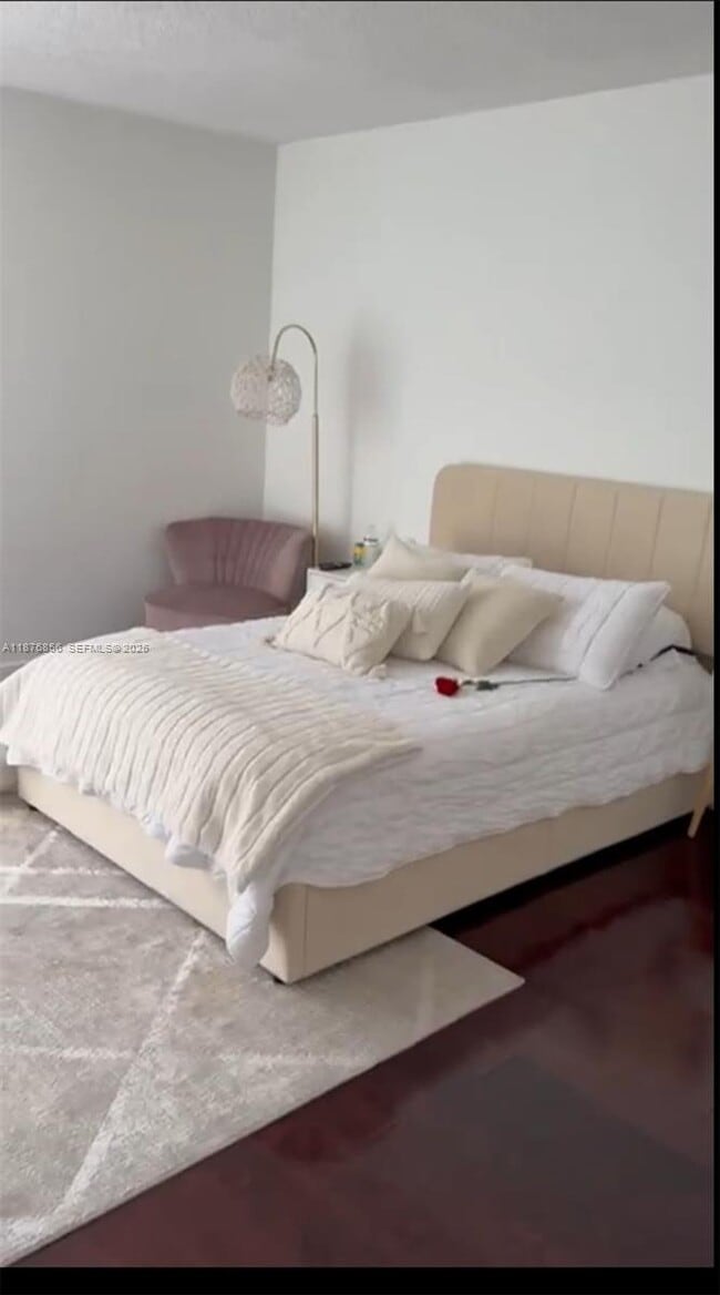 Building Photo - 3675 N Country Club Dr