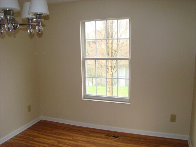 Building Photo - 14715 Shadow Lakes Dr E