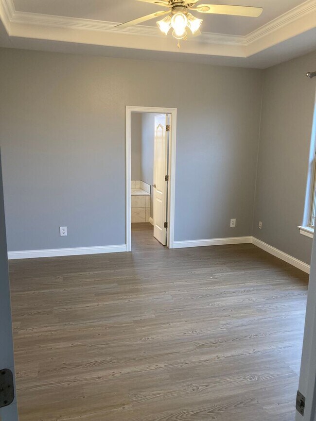 Building Photo - 3 bedroom 2 bath modern style home minutes from Centerton Main!!