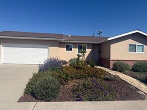 Building Photo - 870 Pearl Dr
