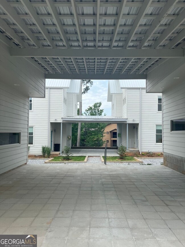 Building Photo - 221 North Ave