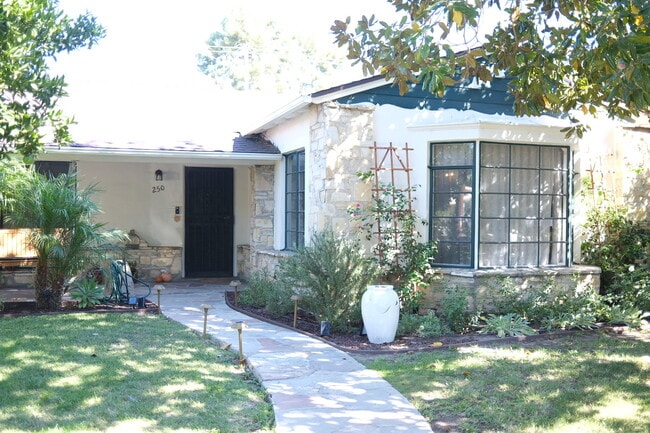 Building Photo - 250 N Catalina St
