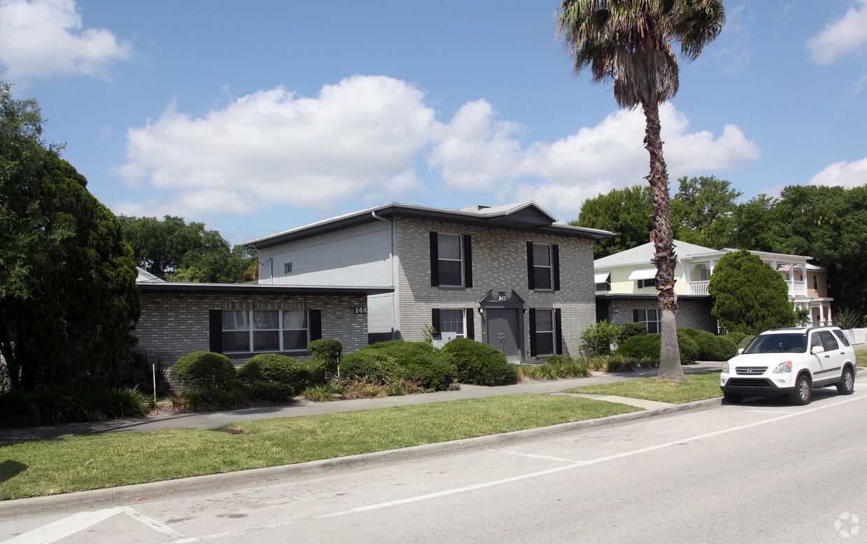 Primary Photo - 140 E Davis Blvd