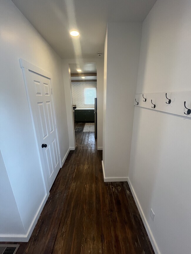 Foto del edificio - 303 W Main St