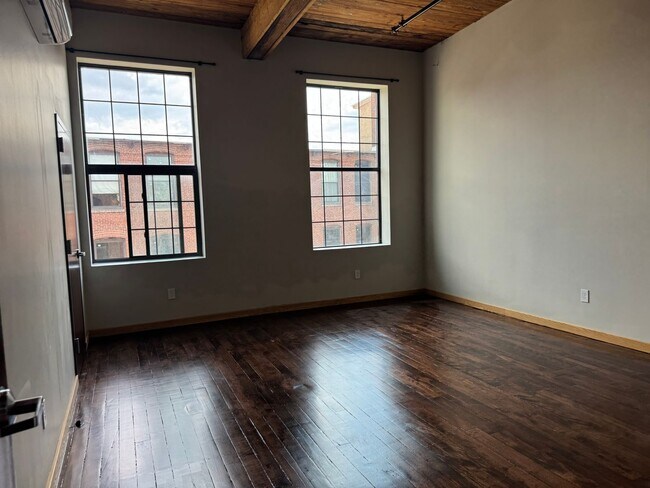Building Photo - 70 Webster St