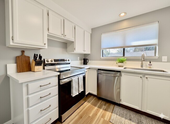 Building Photo - 5160 SW 180th Ave