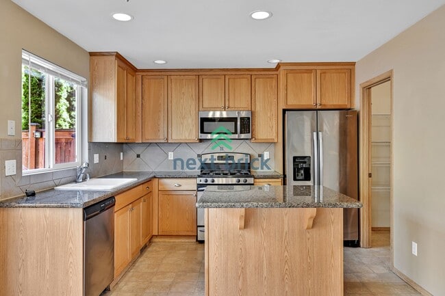 Building Photo - 3 BED & 2.5 BATH TOWNHOUSE FOR RENT