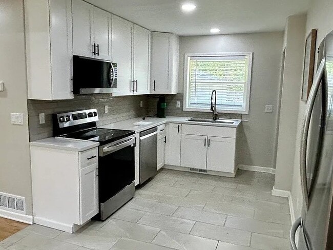 Building Photo - 5141 E Brookfield Dr