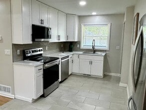 Building Photo - 5141 E Brookfield Dr