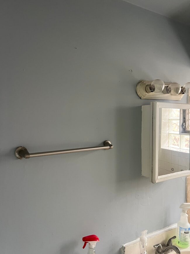 Bathroom - 13946 S State St