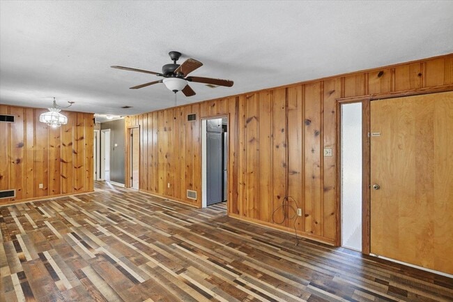 Building Photo - 220 McCree Dr
