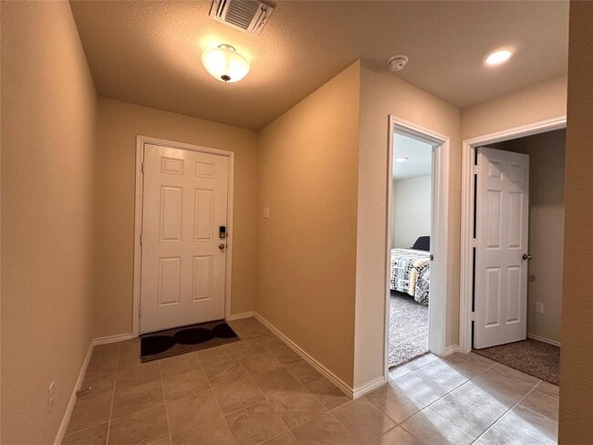 Building Photo - 216 Midas Ln