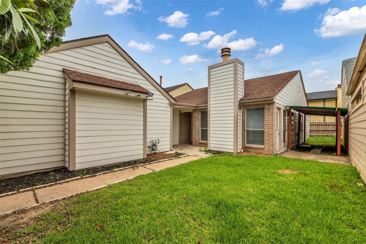 Primary Photo - 11838 Plumbrook Dr