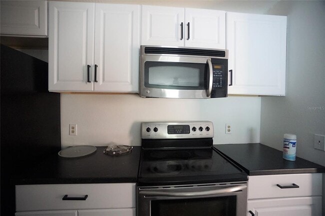 Building Photo - 9481 Highland Oak Dr