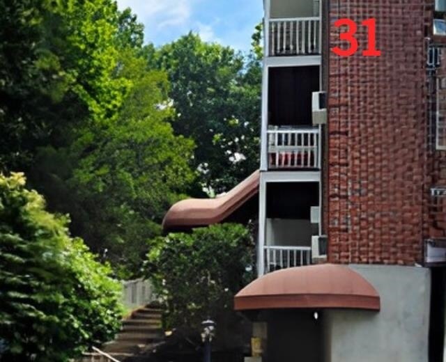 Foto del edificio - 490 River Rd