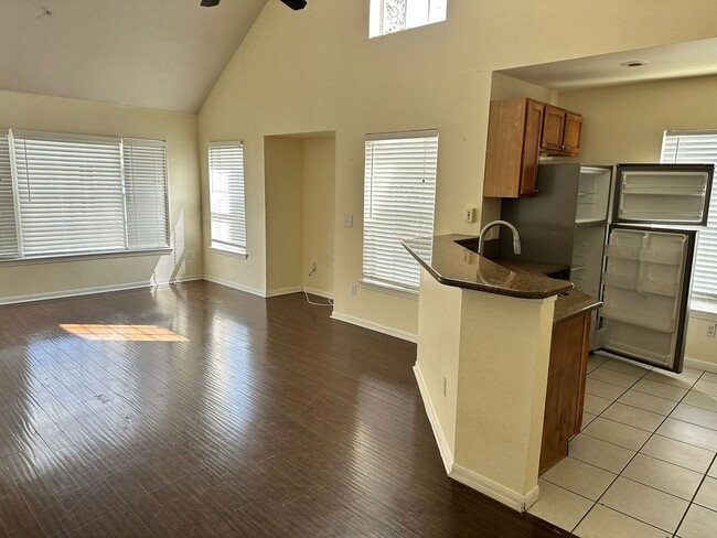 Foto del edificio - 8957 Lee Vista Blvd