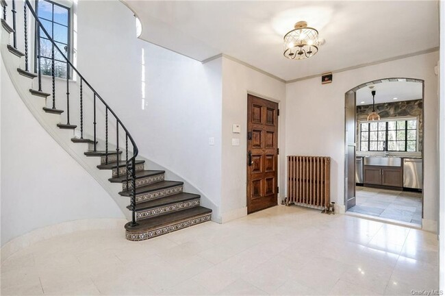 Building Photo - 9 Windward Ave