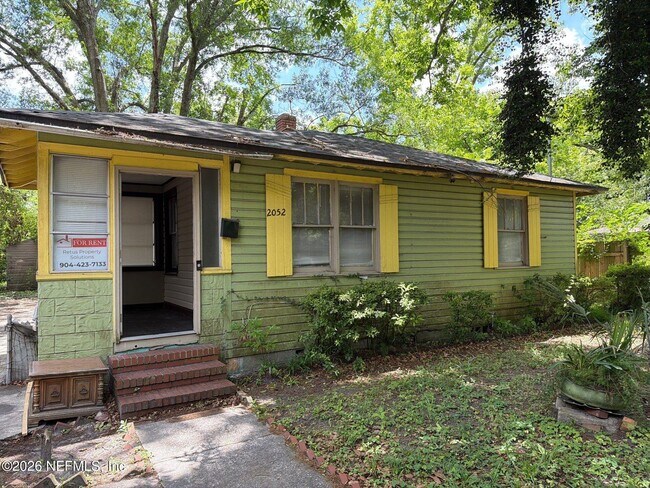 Building Photo - 2052 W 17th St