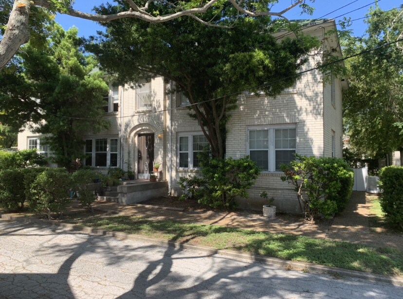 Primary Photo - 715 S Carancahua St