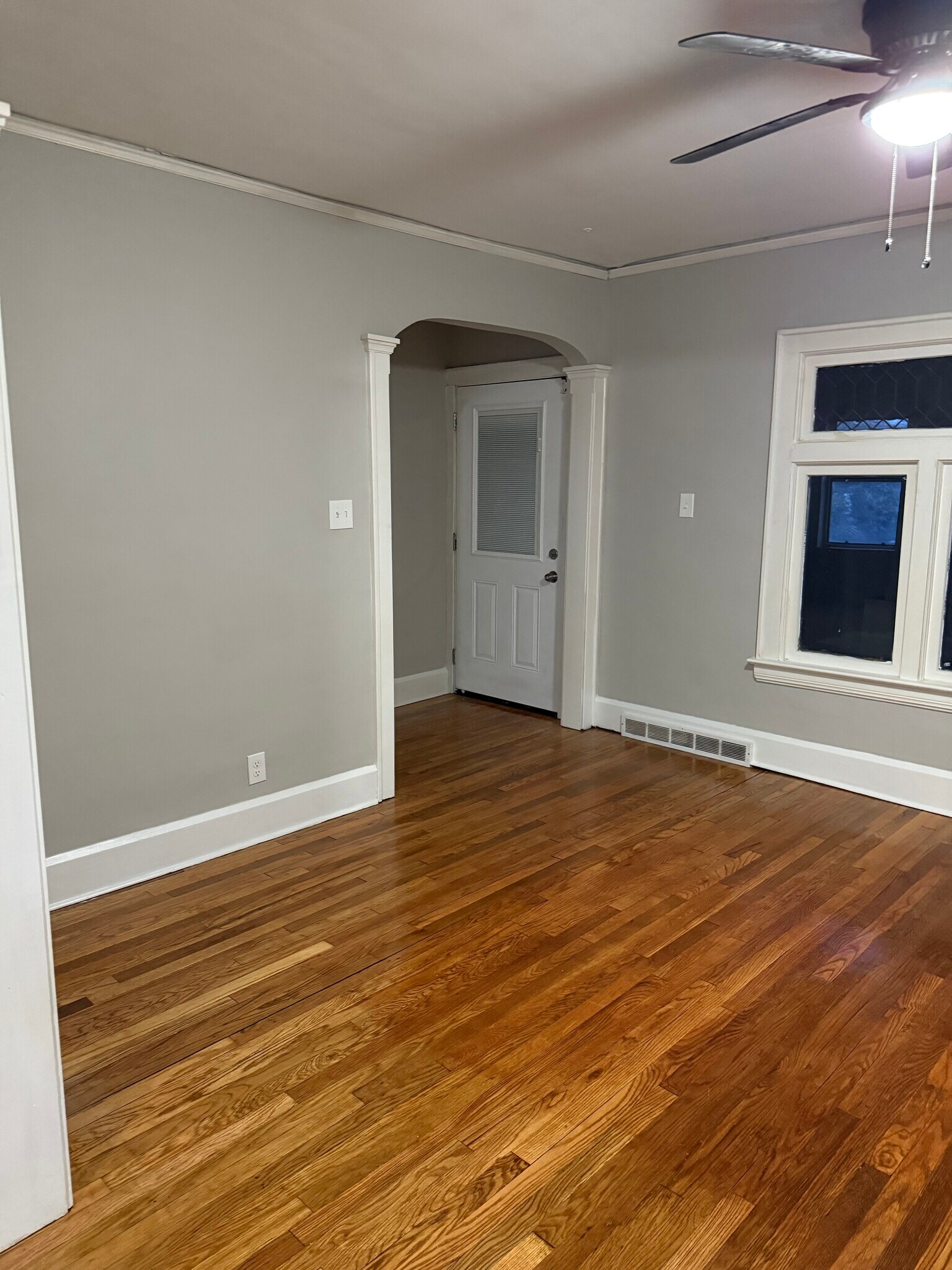 3616 E 106th St Cleveland, OH 44105 – photo 4
