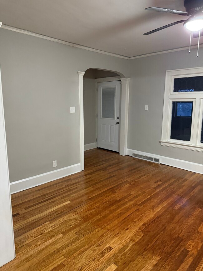Sala de estar - 3616 E 106th St
