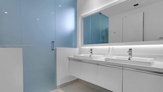 Foto del edificio - 10545 NW 66th St